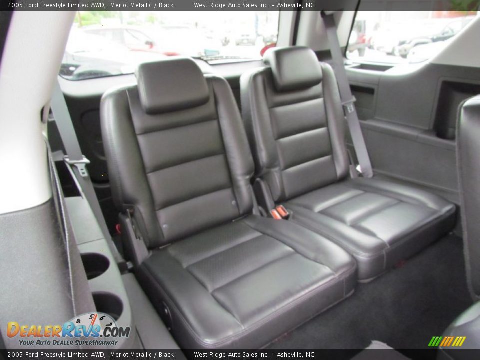 Rear Seat of 2005 Ford Freestyle Limited AWD Photo #18