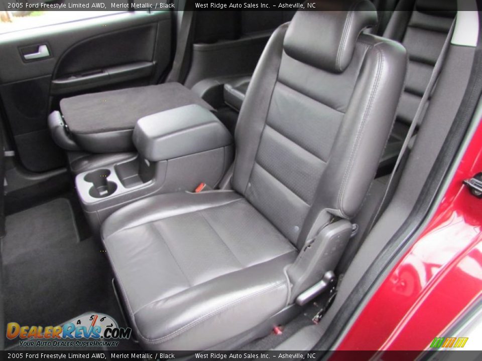 Rear Seat of 2005 Ford Freestyle Limited AWD Photo #20