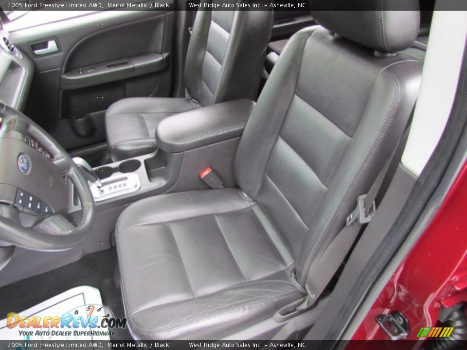 Front Seat of 2005 Ford Freestyle Limited AWD Photo #24