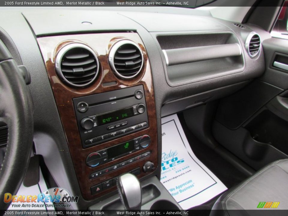 2005 Ford Freestyle Limited AWD Merlot Metallic / Black Photo #29