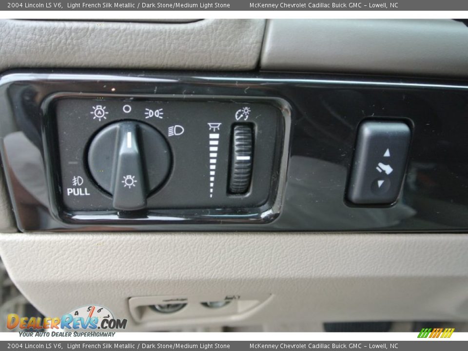 2004 Lincoln LS V6 Light French Silk Metallic / Dark Stone/Medium Light Stone Photo #11