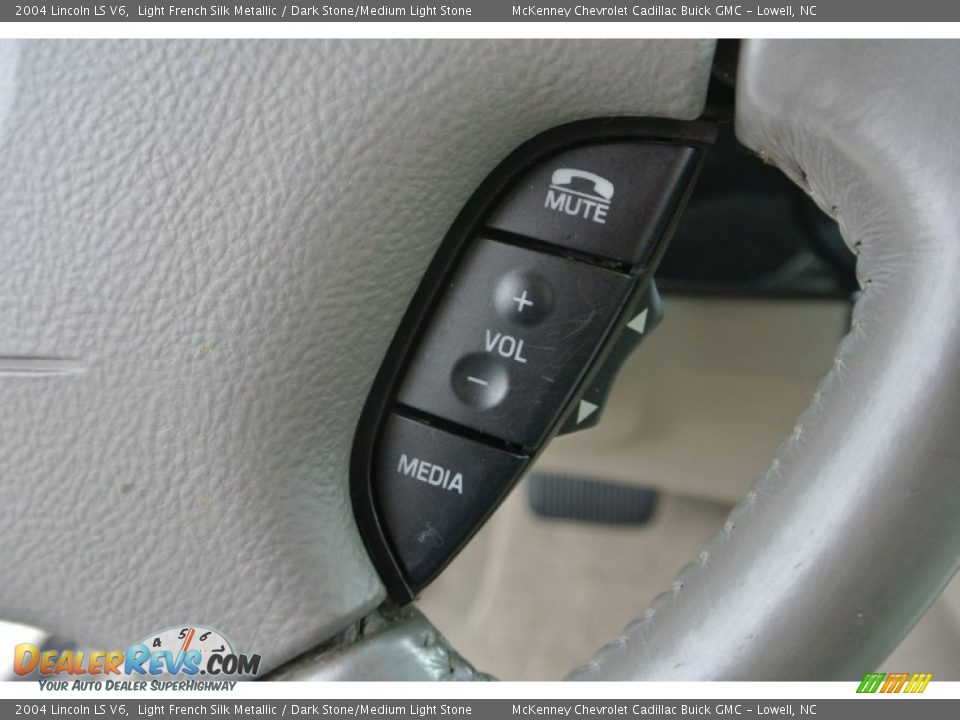 2004 Lincoln LS V6 Light French Silk Metallic / Dark Stone/Medium Light Stone Photo #17