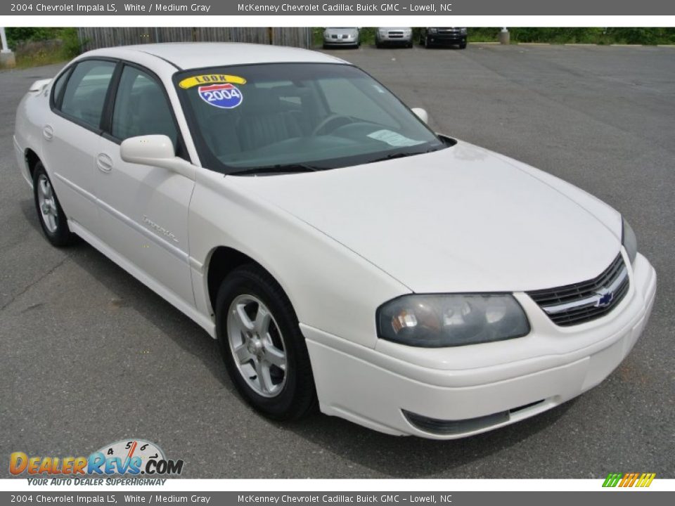 Front 3/4 View of 2004 Chevrolet Impala LS Photo #2