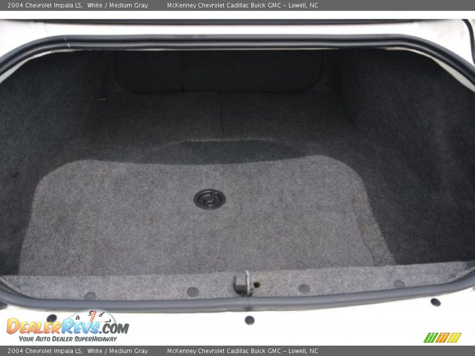 2004 Chevrolet Impala LS Trunk Photo #16