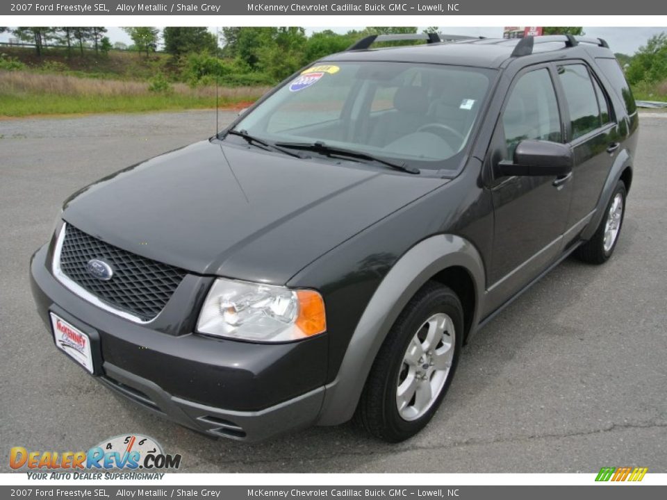 Front 3/4 View of 2007 Ford Freestyle SEL Photo #1