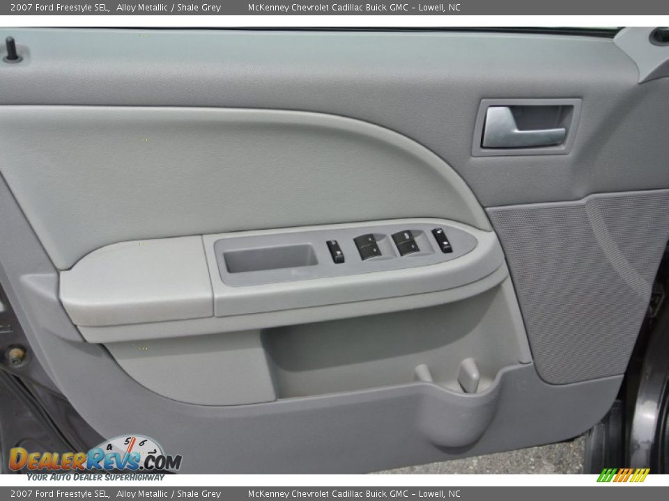Door Panel of 2007 Ford Freestyle SEL Photo #10
