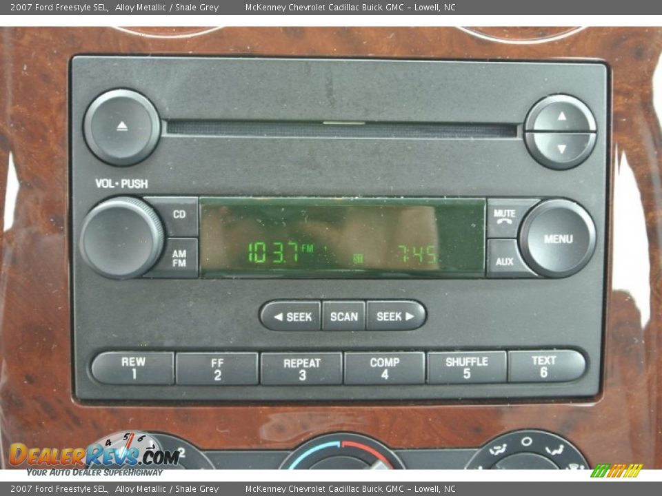 Audio System of 2007 Ford Freestyle SEL Photo #14