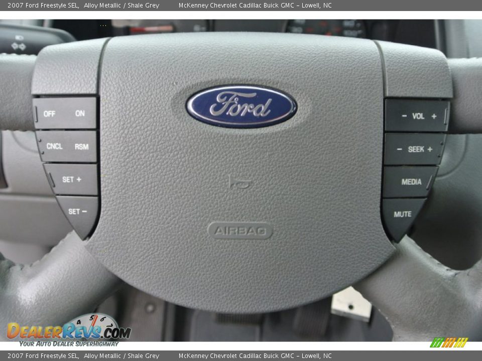 Controls of 2007 Ford Freestyle SEL Photo #15