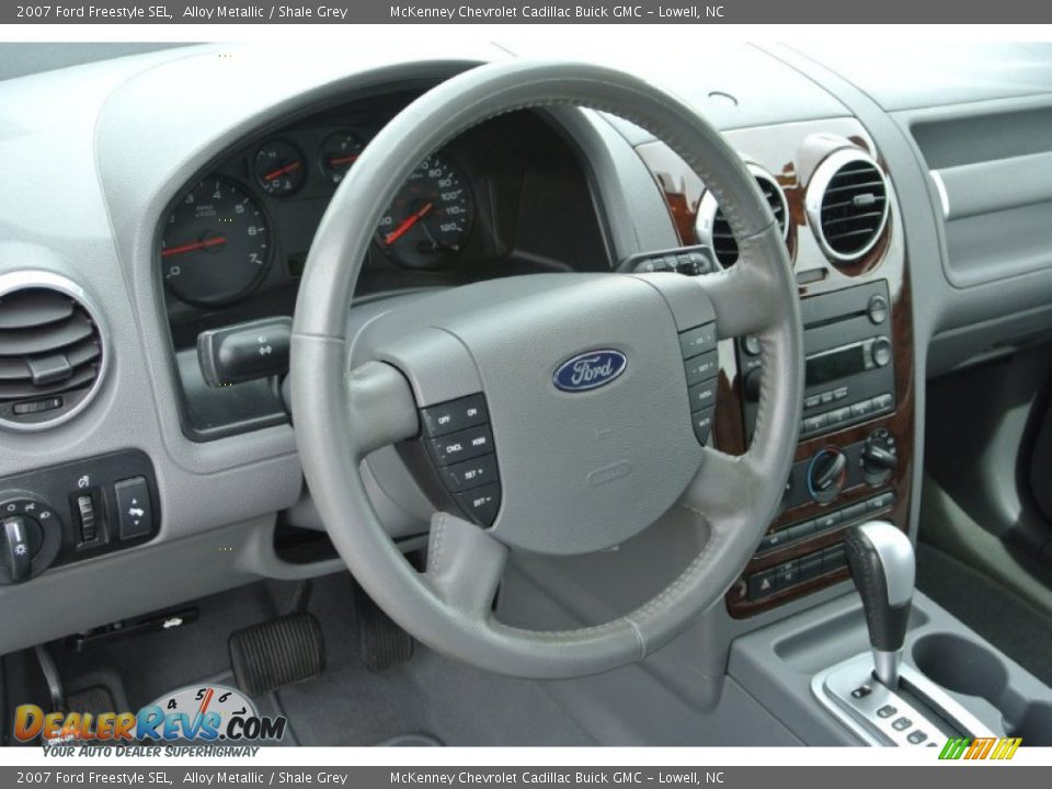 2007 Ford Freestyle SEL Steering Wheel Photo #25