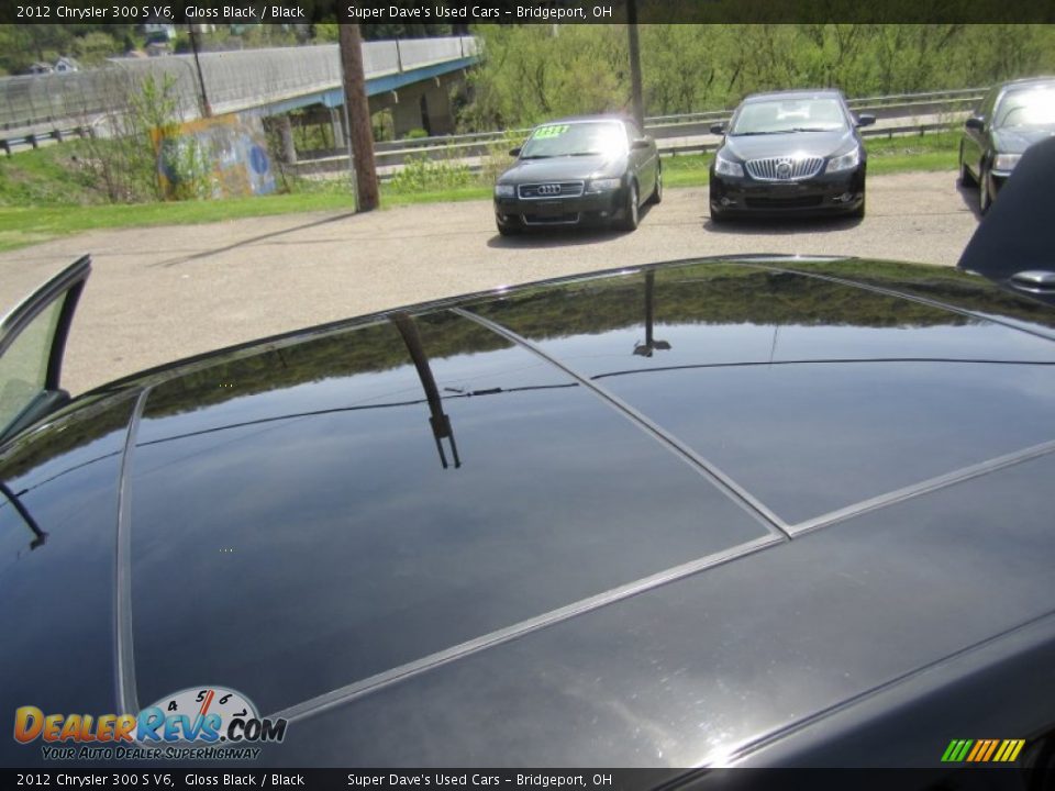 2012 Chrysler 300 S V6 Gloss Black / Black Photo #30