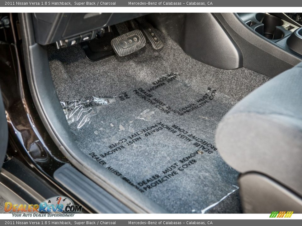 2011 Nissan Versa 1.8 S Hatchback Super Black / Charcoal Photo #6