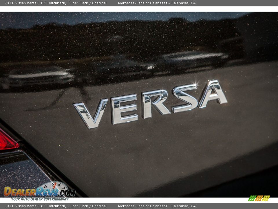 2011 Nissan Versa 1.8 S Hatchback Super Black / Charcoal Photo #7