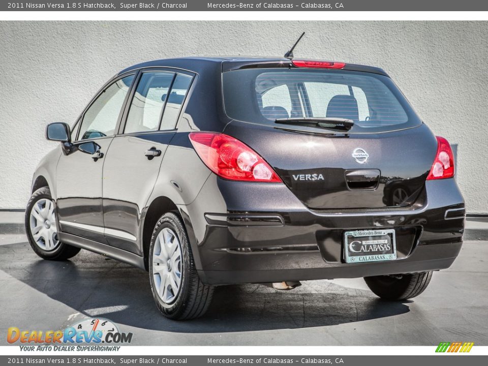 2011 Nissan Versa 1.8 S Hatchback Super Black / Charcoal Photo #10