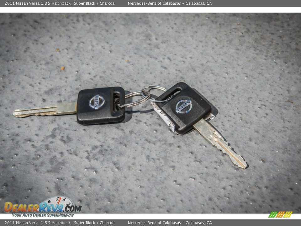 2011 Nissan Versa 1.8 S Hatchback Super Black / Charcoal Photo #11