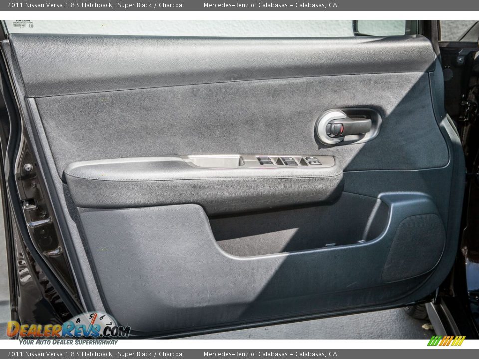 2011 Nissan Versa 1.8 S Hatchback Super Black / Charcoal Photo #17