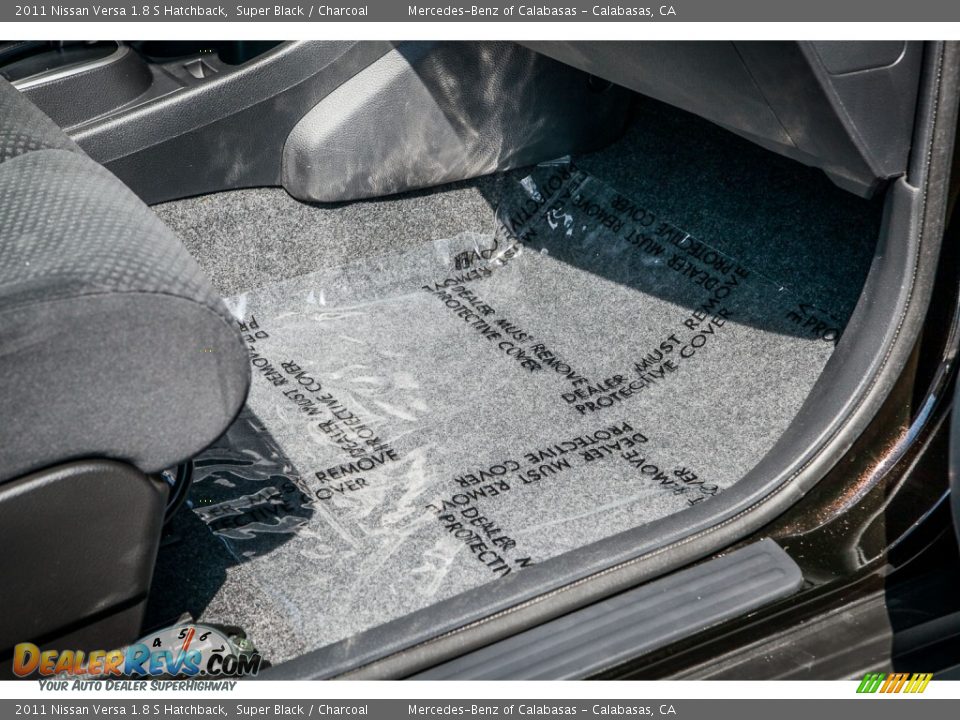 2011 Nissan Versa 1.8 S Hatchback Super Black / Charcoal Photo #21