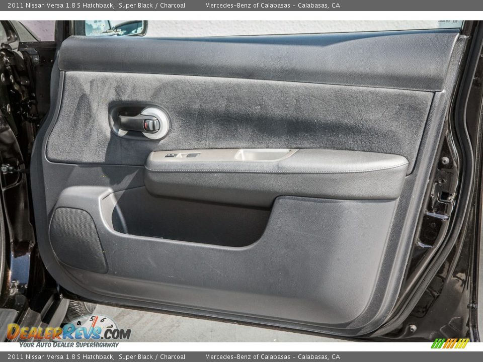 2011 Nissan Versa 1.8 S Hatchback Super Black / Charcoal Photo #22