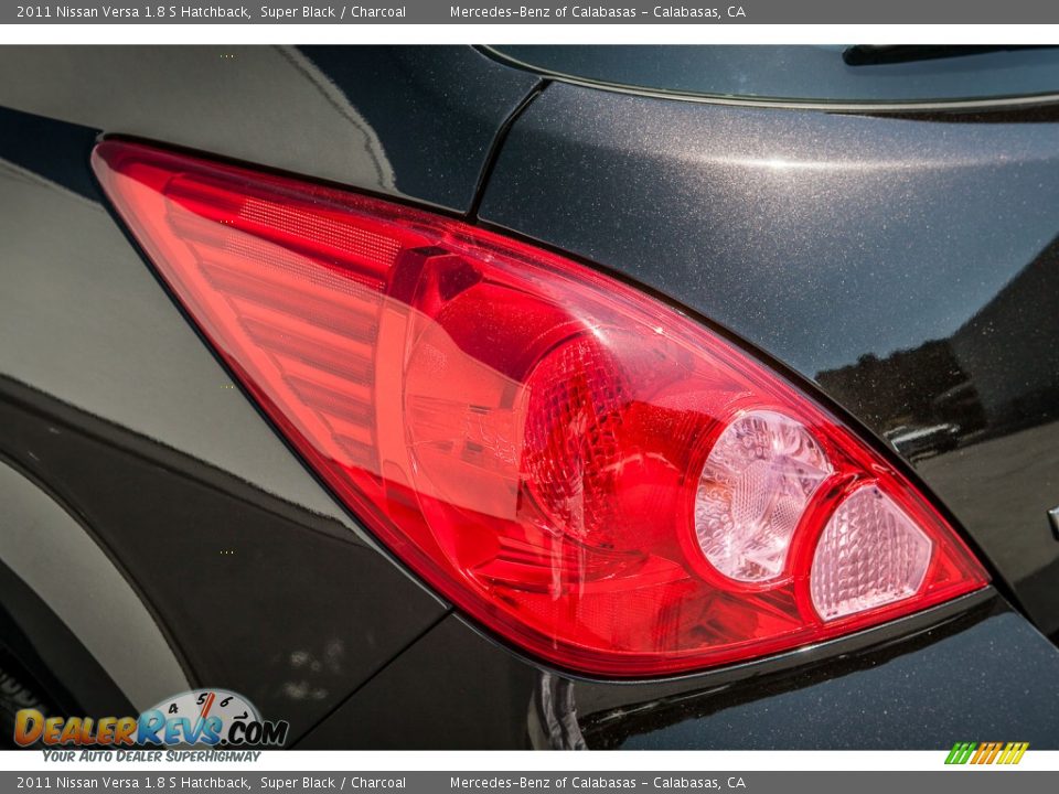 2011 Nissan Versa 1.8 S Hatchback Super Black / Charcoal Photo #27