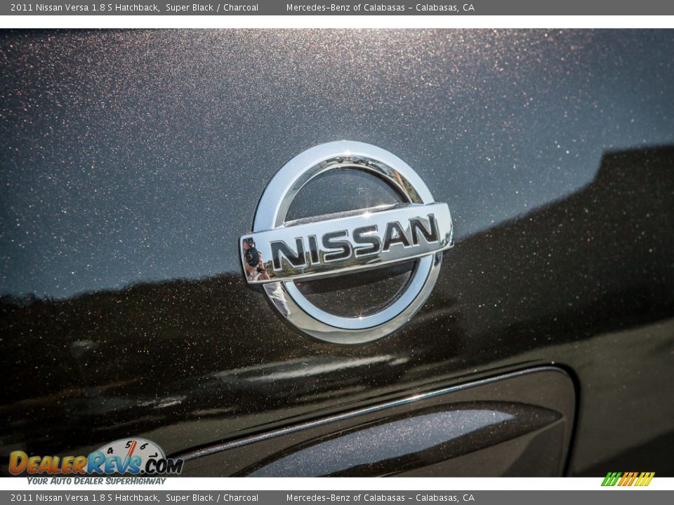 2011 Nissan Versa 1.8 S Hatchback Super Black / Charcoal Photo #28