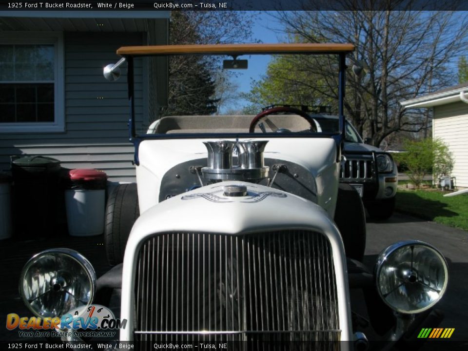 1925 Ford T Bucket Roadster White / Beige Photo #2