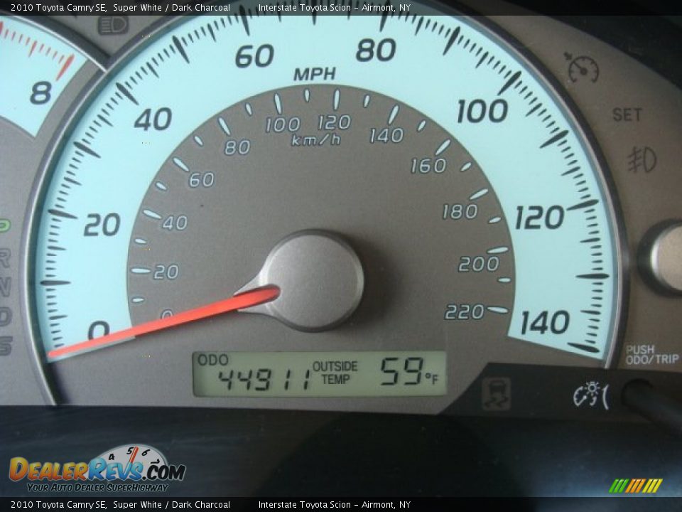 2010 Toyota Camry SE Super White / Dark Charcoal Photo #14