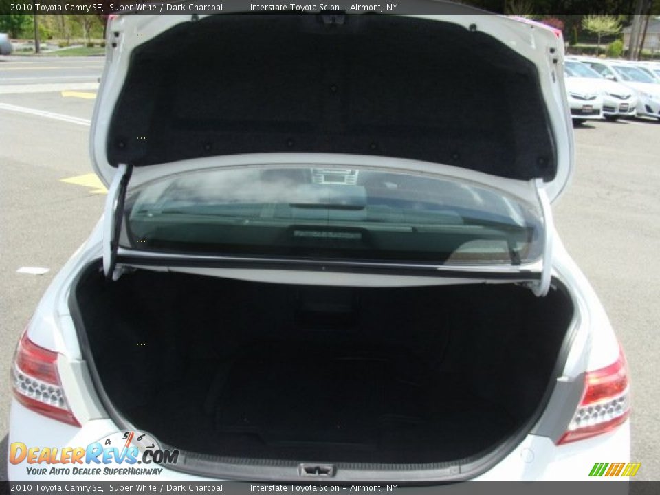 2010 Toyota Camry SE Super White / Dark Charcoal Photo #18