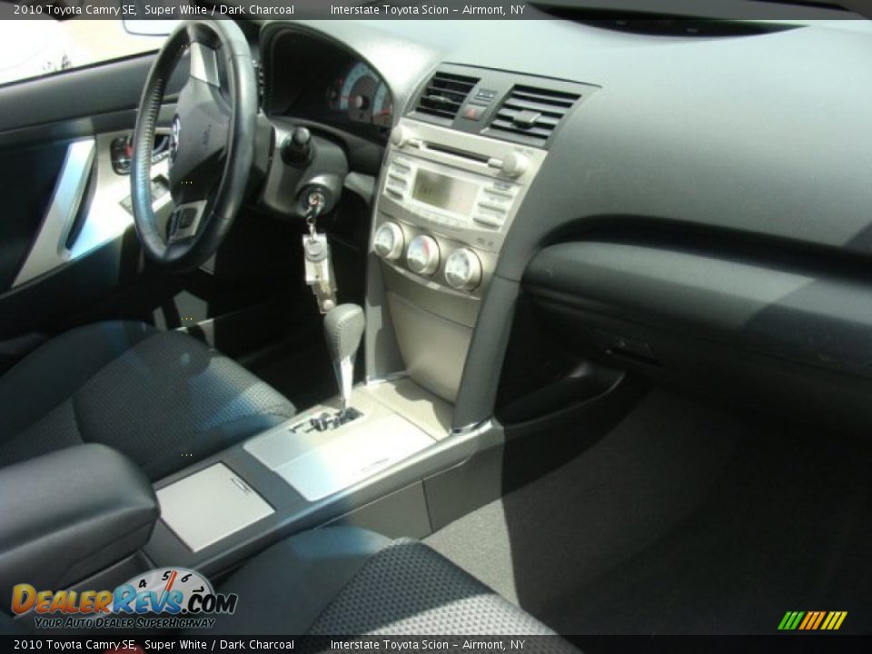 2010 Toyota Camry SE Super White / Dark Charcoal Photo #21