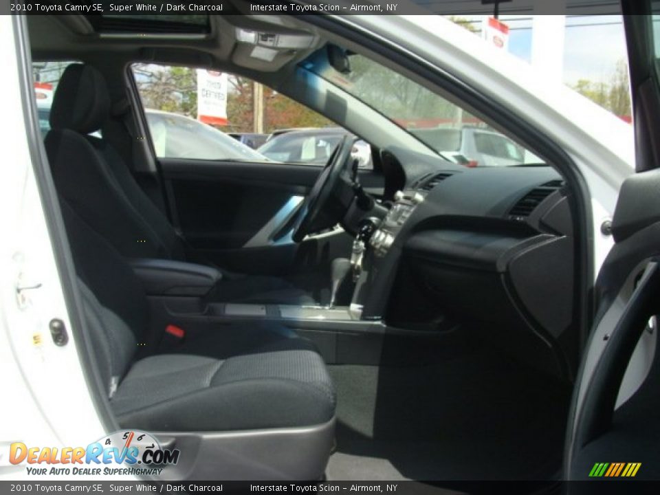 2010 Toyota Camry SE Super White / Dark Charcoal Photo #22