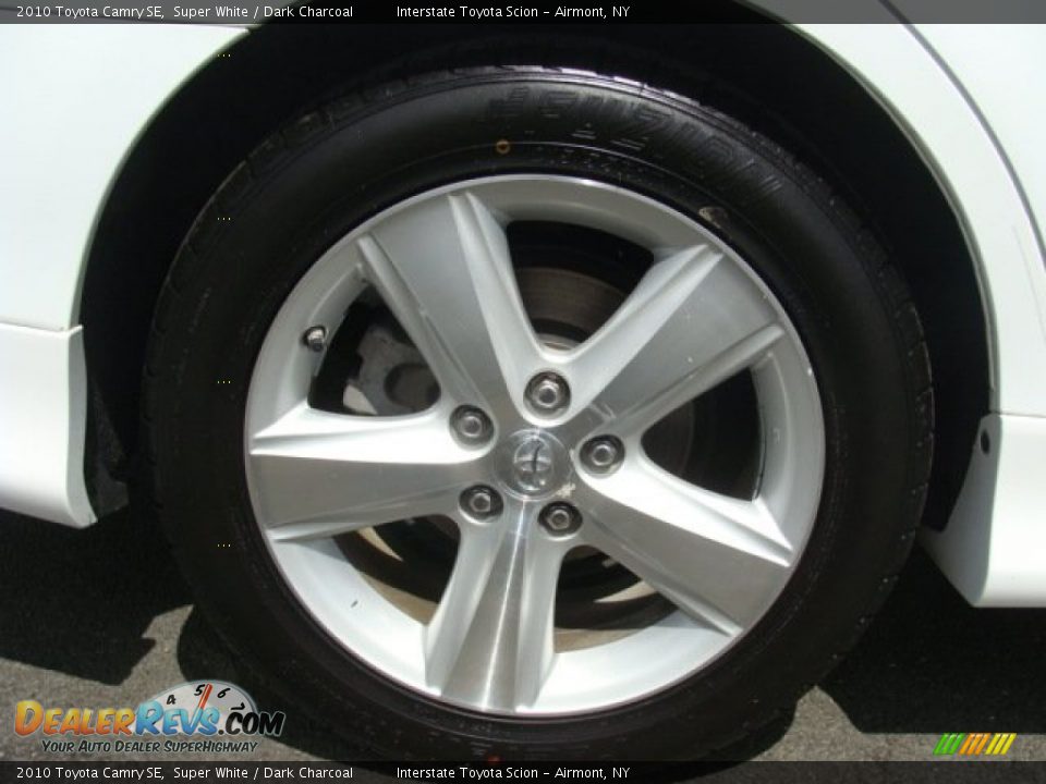 2010 Toyota Camry SE Super White / Dark Charcoal Photo #23