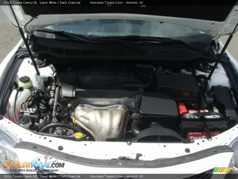 2010 Toyota Camry SE Super White / Dark Charcoal Photo #25