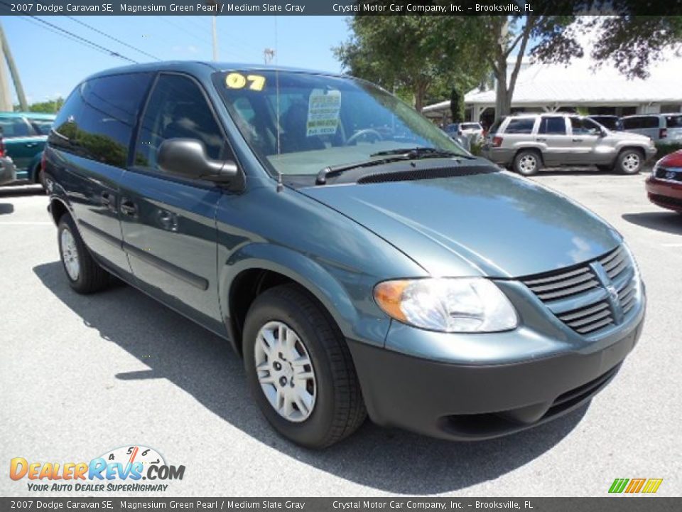 Front 3/4 View of 2007 Dodge Caravan SE Photo #12