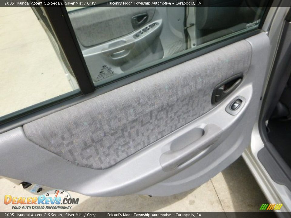 2005 Hyundai Accent GLS Sedan Silver Mist / Gray Photo #18