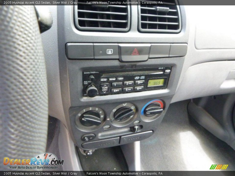 2005 Hyundai Accent GLS Sedan Silver Mist / Gray Photo #23