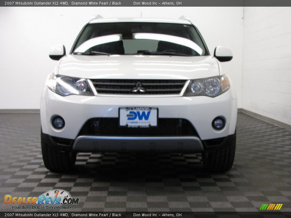 2007 Mitsubishi Outlander XLS 4WD Diamond White Pearl / Black Photo #2
