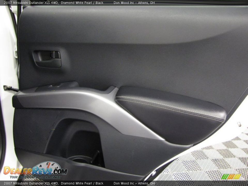 2007 Mitsubishi Outlander XLS 4WD Diamond White Pearl / Black Photo #14