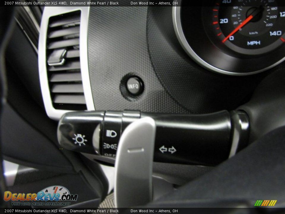 2007 Mitsubishi Outlander XLS 4WD Diamond White Pearl / Black Photo #19