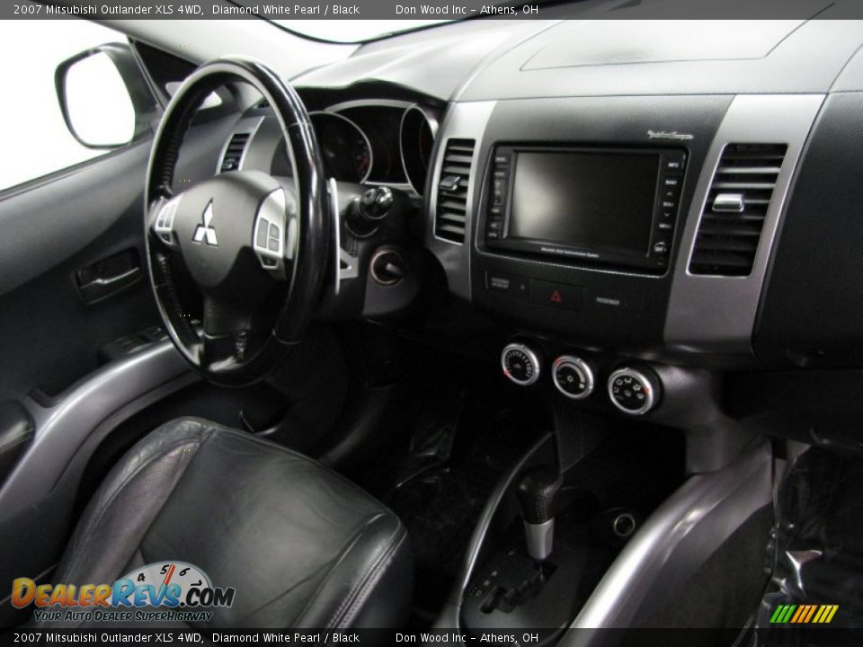 2007 Mitsubishi Outlander XLS 4WD Diamond White Pearl / Black Photo #23