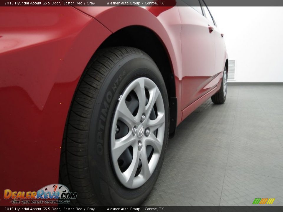 2013 Hyundai Accent GS 5 Door Boston Red / Gray Photo #5