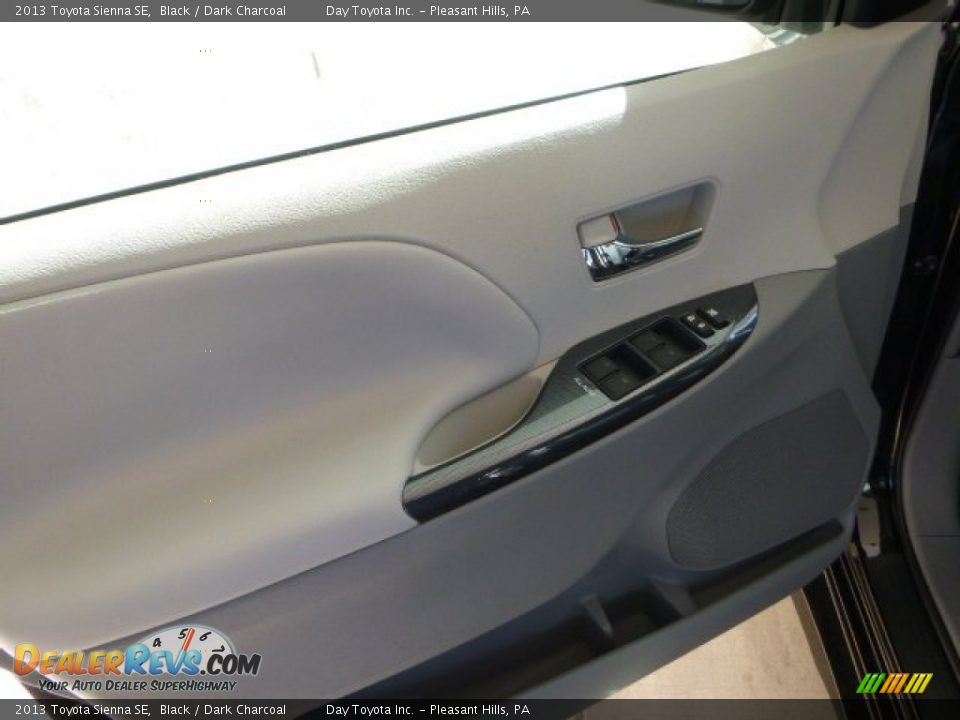 2013 Toyota Sienna SE Black / Dark Charcoal Photo #16
