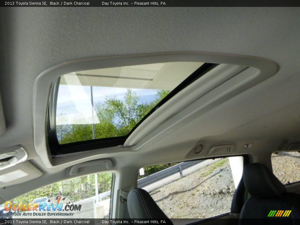 2013 Toyota Sienna SE Black / Dark Charcoal Photo #17