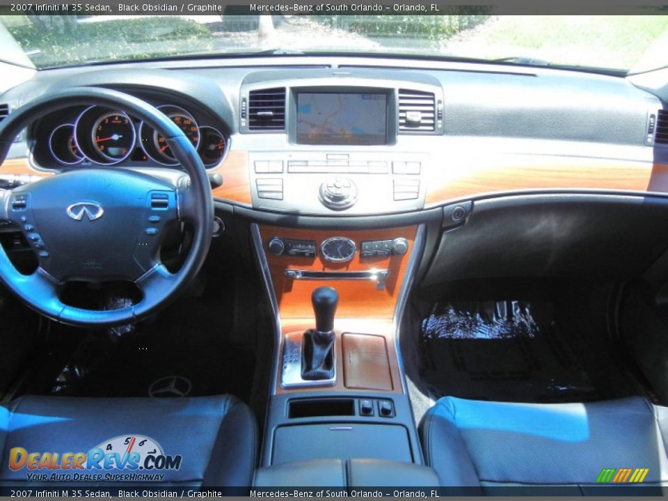 Dashboard of 2007 Infiniti M 35 Sedan Photo #19