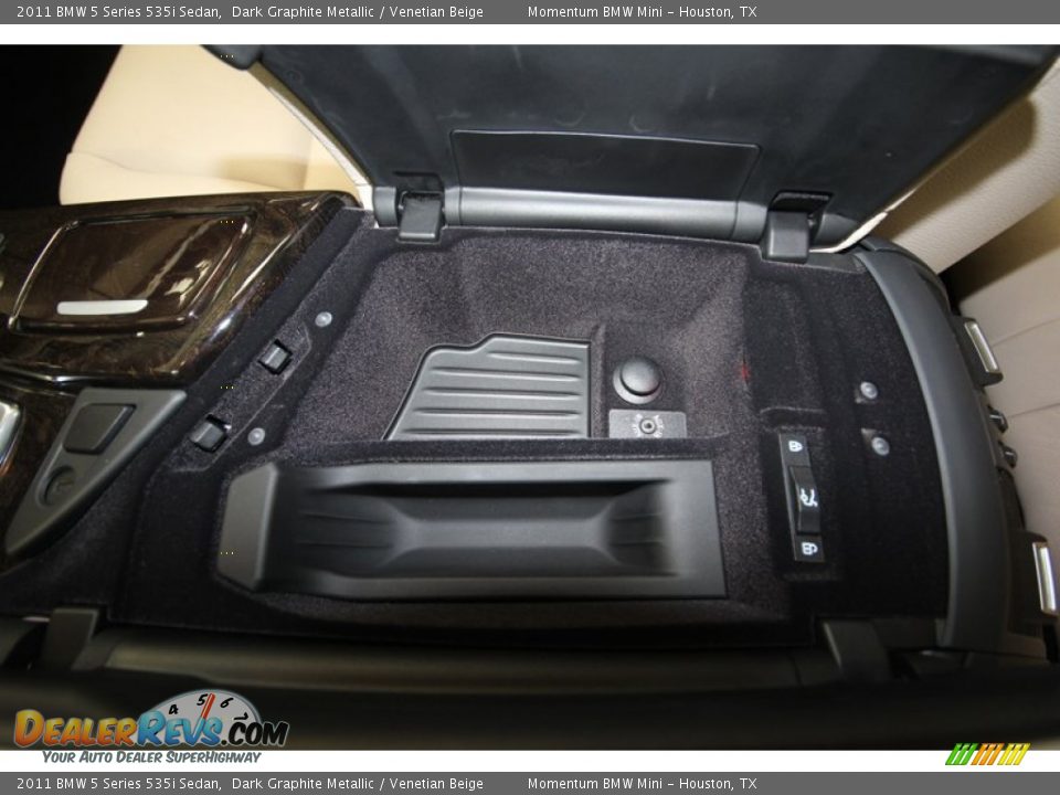 2011 BMW 5 Series 535i Sedan Dark Graphite Metallic / Venetian Beige Photo #26