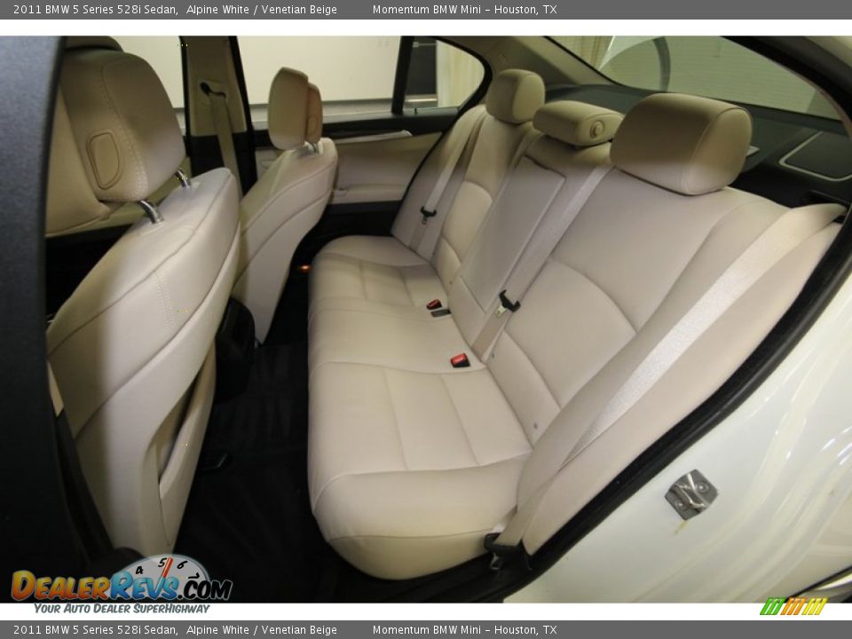 2011 BMW 5 Series 528i Sedan Alpine White / Venetian Beige Photo #14