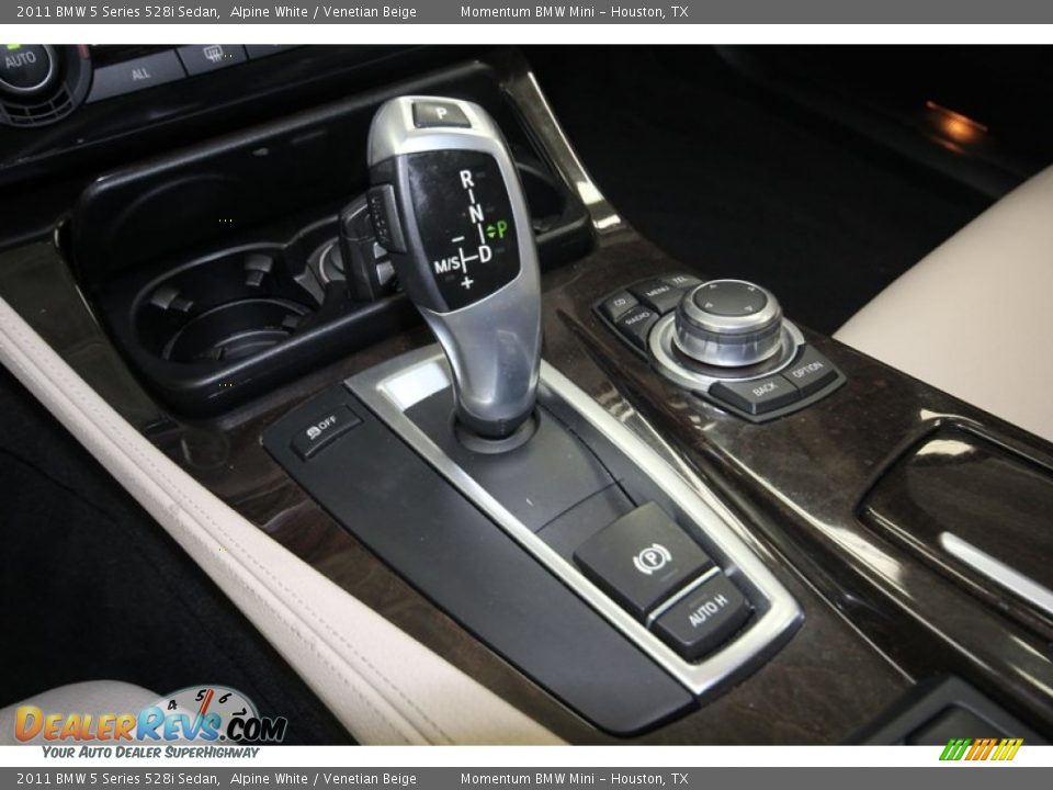 2011 BMW 5 Series 528i Sedan Alpine White / Venetian Beige Photo #23