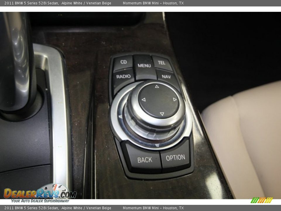 2011 BMW 5 Series 528i Sedan Alpine White / Venetian Beige Photo #24