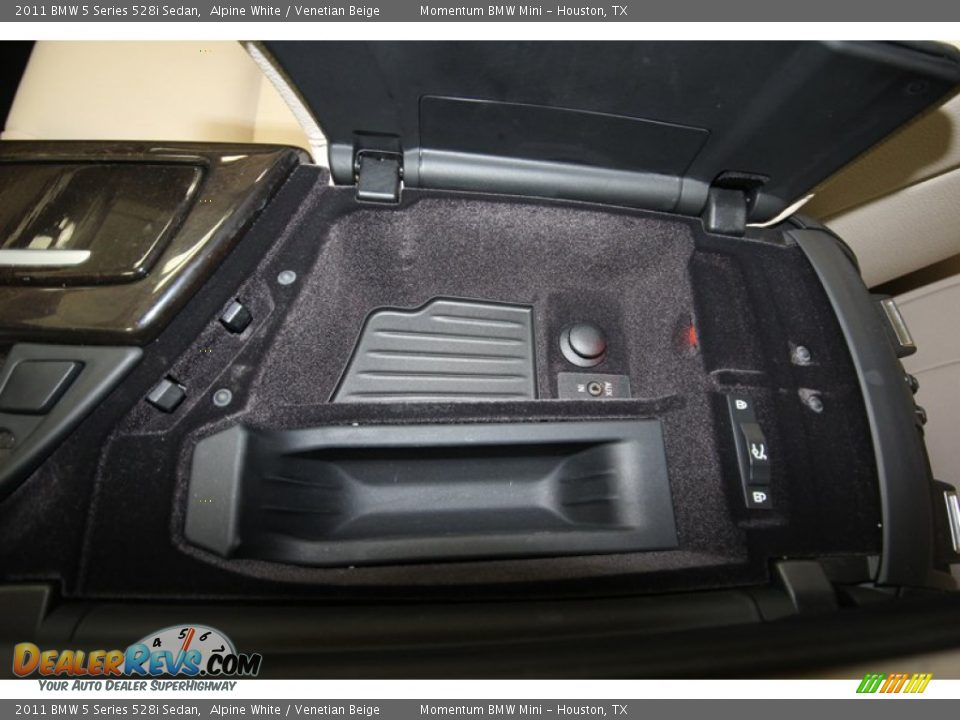 2011 BMW 5 Series 528i Sedan Alpine White / Venetian Beige Photo #25