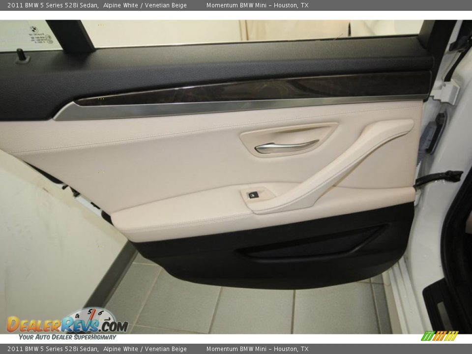 2011 BMW 5 Series 528i Sedan Alpine White / Venetian Beige Photo #31