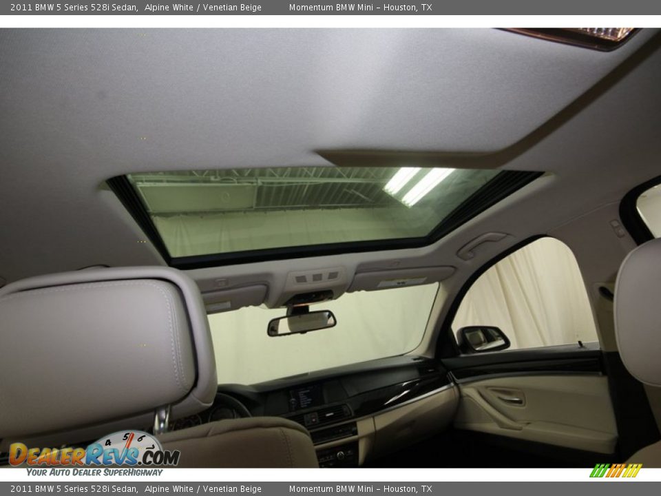 2011 BMW 5 Series 528i Sedan Alpine White / Venetian Beige Photo #33