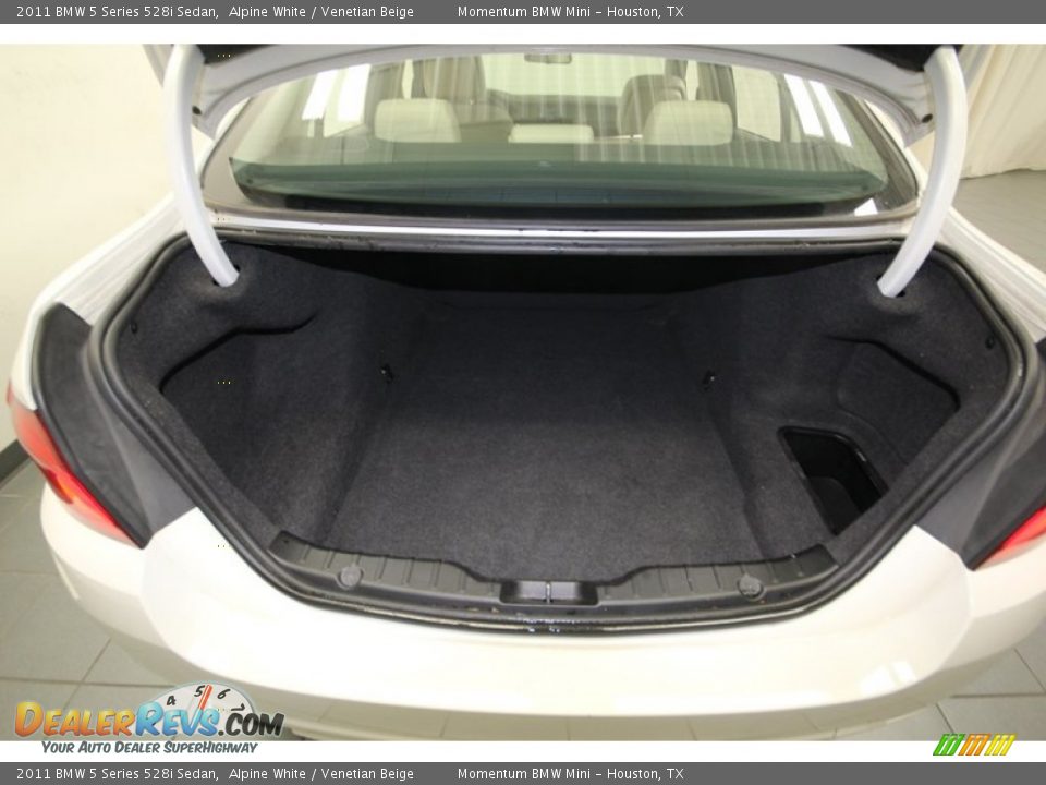 2011 BMW 5 Series 528i Sedan Alpine White / Venetian Beige Photo #35