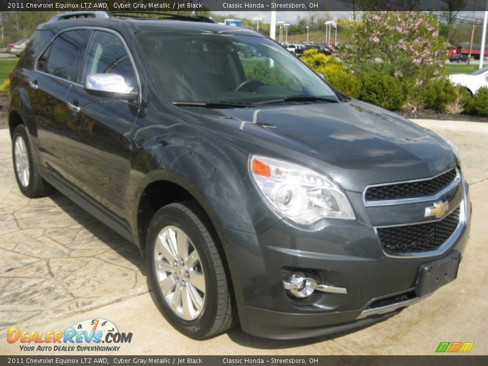 Front 3/4 View of 2011 Chevrolet Equinox LTZ AWD Photo #3